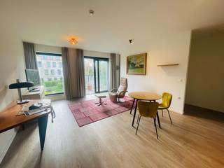 Vlakbij Brugge centrum, rustige groene omgeving, aan openbaar vervoer,ENERGIEZUINIGE LEUKE serviceflat op 1èV met mooi ZONNETERRAS en zicht op...