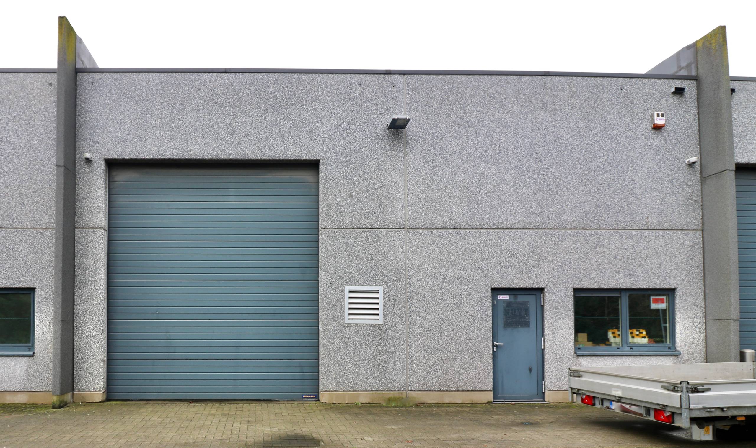 Bedrijfsgebouw van 322 m2 voor 1.290 EUR/mnd - foto 1