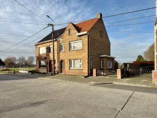 Te renoveren halfopen bebouwing met landelijk karakterBen je op zoek naar een woning die je volledig naar eigen smaak kan renoveren, op een plek waar...