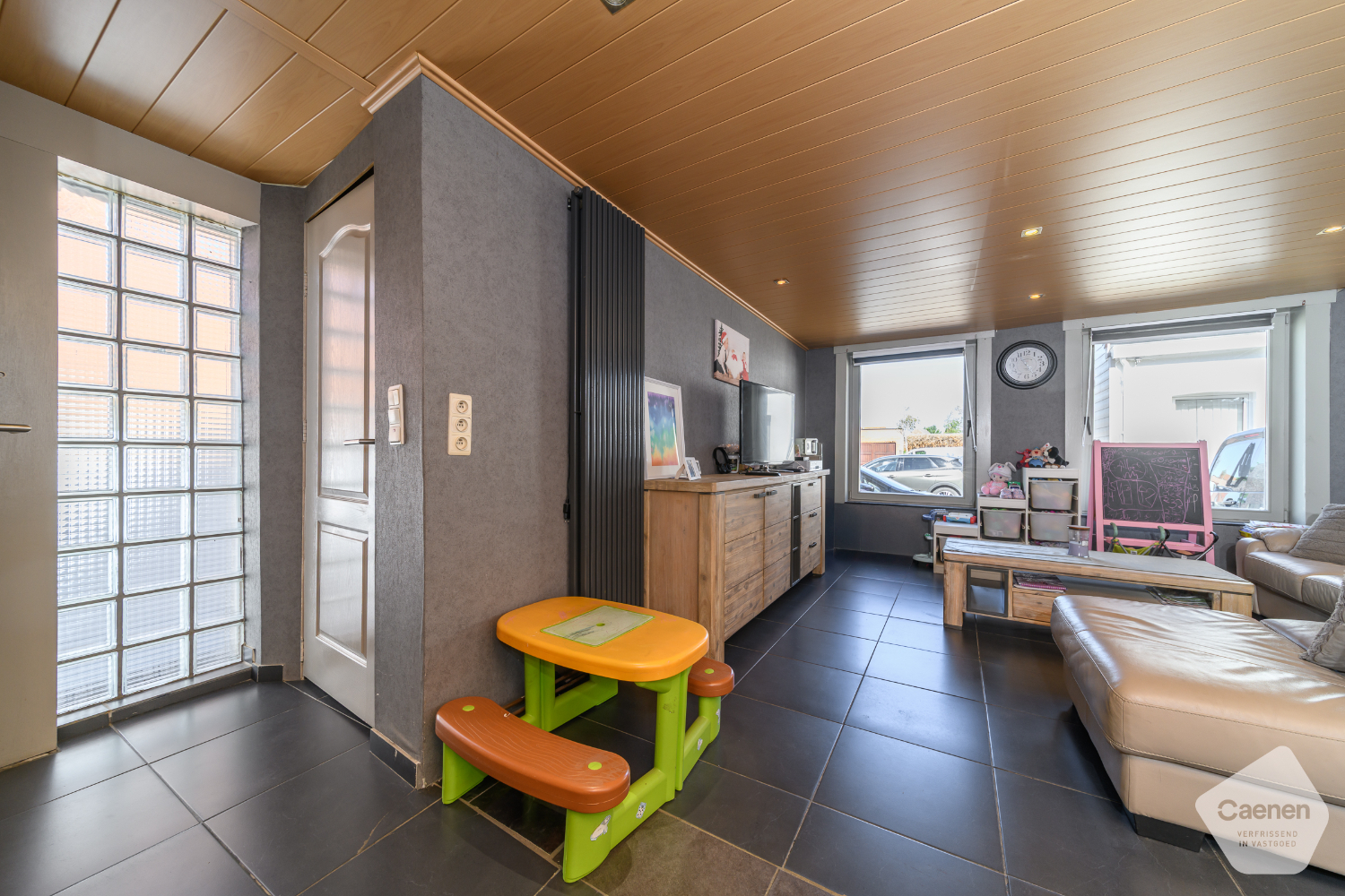 Découvrez cette spacieuse et charmante maison mitoyenne avec un emplacement extrêmement central ! - photo 3