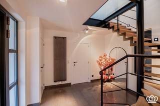 Ruime vrijstaande woning gelegen nabij de Kalmthoutse Heide met o.a. lichtrijke leefruimte, ingerichte open keuken, wasplaats,  4...