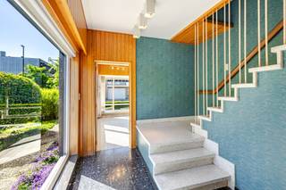 <p><span>Alweer VERKOCHT op 1e BEZOEKDAG. Contacteer JARI WANTE 0470 211 482 voor een gratis schatting en vrijblijvend gesprek.</span><span> </span><span><br /><br />Ontdek deze solide woning uit 1964, gunstig gelegen in de directe nabijheid van alle nodige voorzieningen zoals scholen, winkels en het openbaar vervoer. Bovendien geniet u van een vlotte verbinding naar de belangrijkste invalswegen. Dit pand biedt gigantisch veel ruimte en potentieel!<br /><br />De indeling is als volgt: een uitnodigende inkomhal met gastentoilet die toegang biedt tot de leefruimte en de keuken. Op het gelijkvloers bevindt zich tevens de badkamer, die uitgerust is met een douche. Op de eerste verdieping vinden we vier slaapkamers en een tweede toilet. Via een vaste trap bereikt u de zolder van 34m² waar moeiteloos een vijfde slaapkamer gecreëerd kan worden. Tot slot beschikt het huis over een royale kelder van circa 80 m², waardoor u aan opbergruimte absoluut geen gebrek heeft.<br /><br />Een grote troef van deze woning is de tuin, ideaal om te ontspannen en te genieten van de rust. <br /><br />EPC: 812 kWh/ (m² jaar) – Label F (renovatie verplichting)<br />Cv op gas<br /><br />Deze woning is een ABSOLUTE TOPPER voor starters, gezinnen of investeerders.<br />VOOR DE SNELLE BESLISSERS!!<br /><br />Alle documenten zijn raadpleegbaar op de website www.immo-zone.be</span></p>