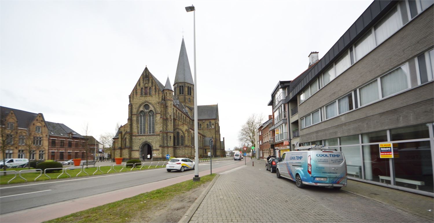 MODERN COMMERCIEEL GELIJKVLOERS 400 M2 OPTIONELE PARKING - foto 3
