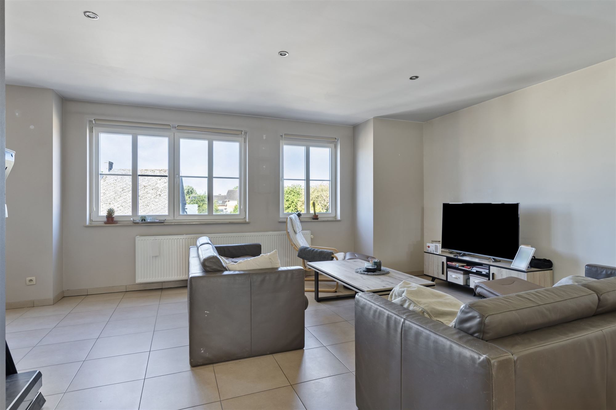 Ruime recente duplex met Terras te Haaltert, rustig gelegen. - foto 3