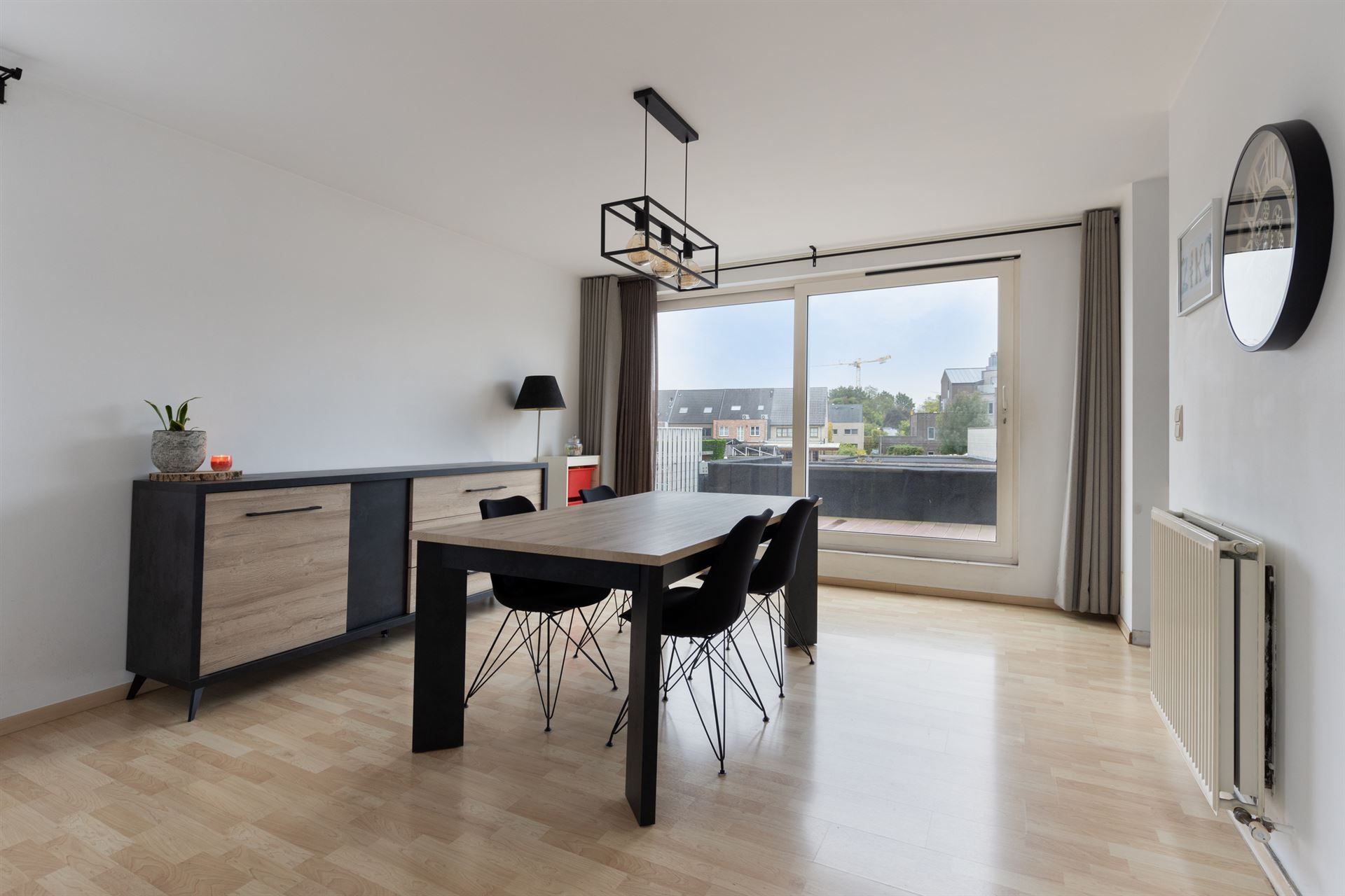 Ruim duplex-appartement met 2 slaapkamers, terras en garage - foto 4