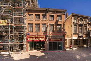 Handelspand met grote etalage op een toplocatie aan de Grote Markt te Mechelen!Voorheen uitgebaat als Chinees restaurant, momenteel op zoek naar een...