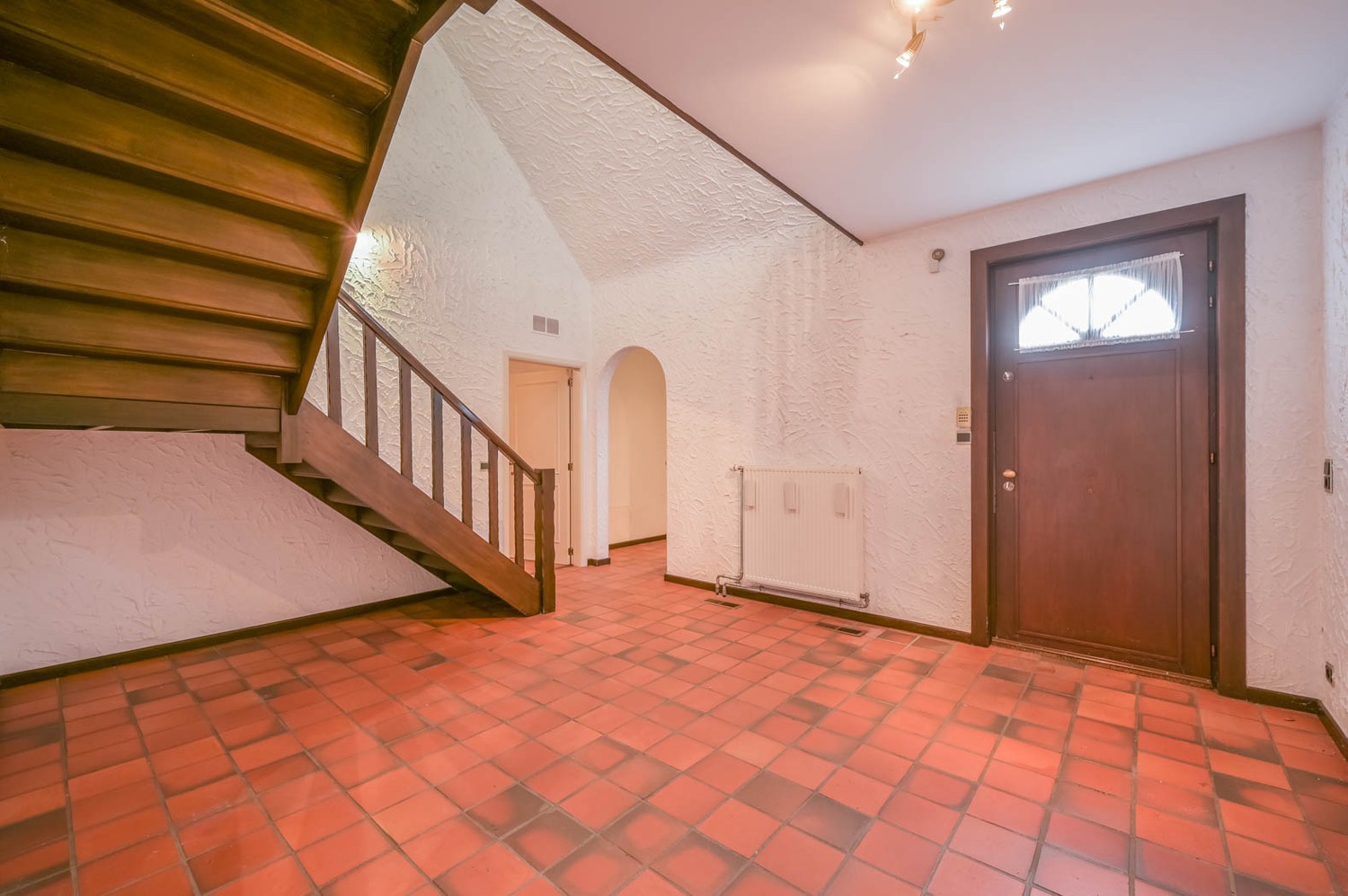 Karaktervolle alleenstaande woning met uitzonderlijke ruimte en prachtige tuin - foto 3