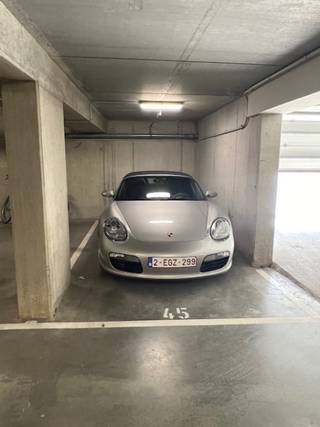 ONDERGRONDSE VRIJ RECENTE STAANPLAATS TE KOOPVlAKBIJ ANTWERPSE STEENWEG EN MERCATORSTRAATZIE FOTO S...