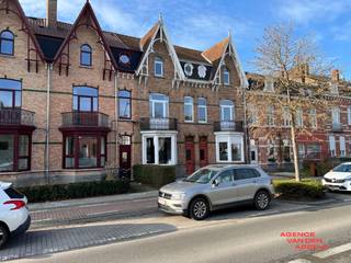 Fantastisch gelegen herenwoning op korte afstand van het centrum van Brugge met indeling als volgt ;De woning komt u binnen via een authentieke...