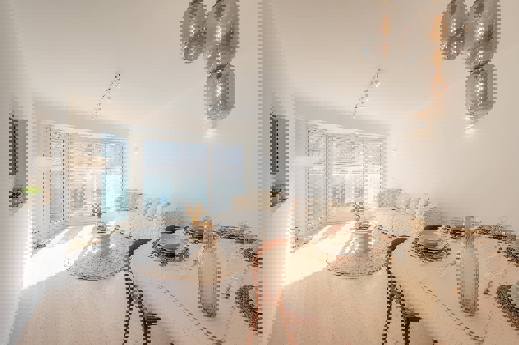 Gerenoveerd 2-slaapkamer appartement met zeezicht - foto 3