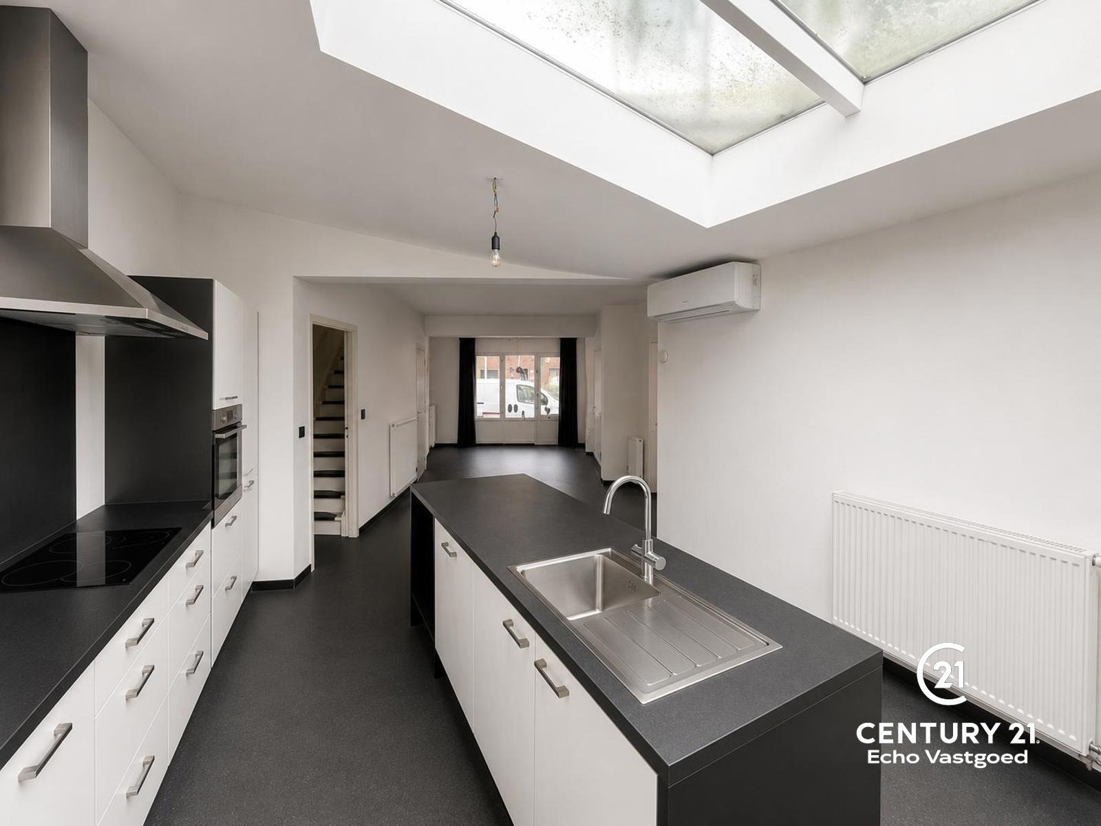 Centraal gelegen, gerenoveerde en instapklare woning - foto 4
