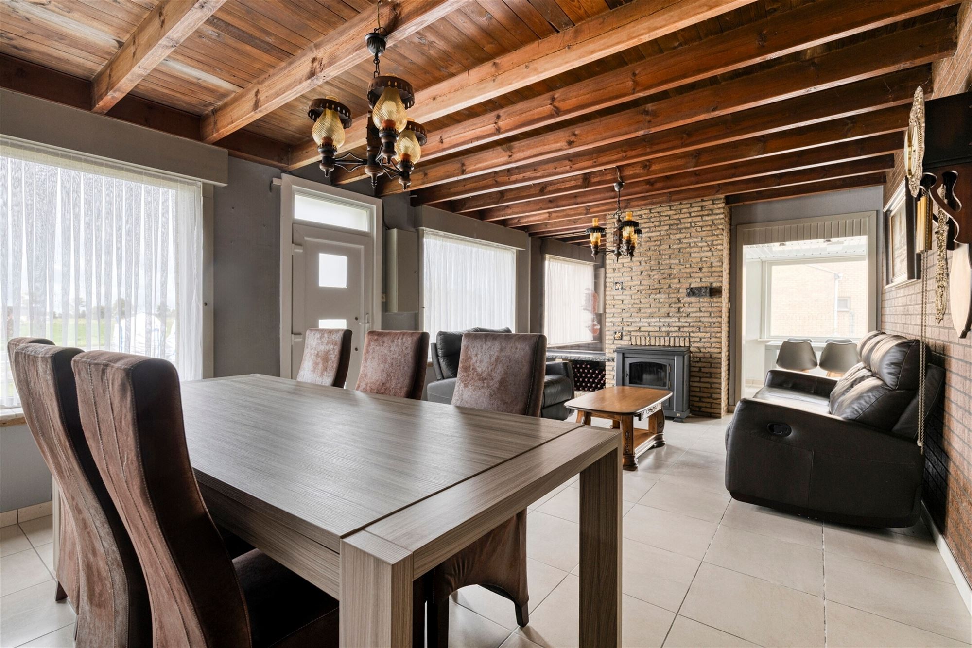 Te renoveren halfopen bebouwing met ruime garage en tuin op 712 m² - foto 4