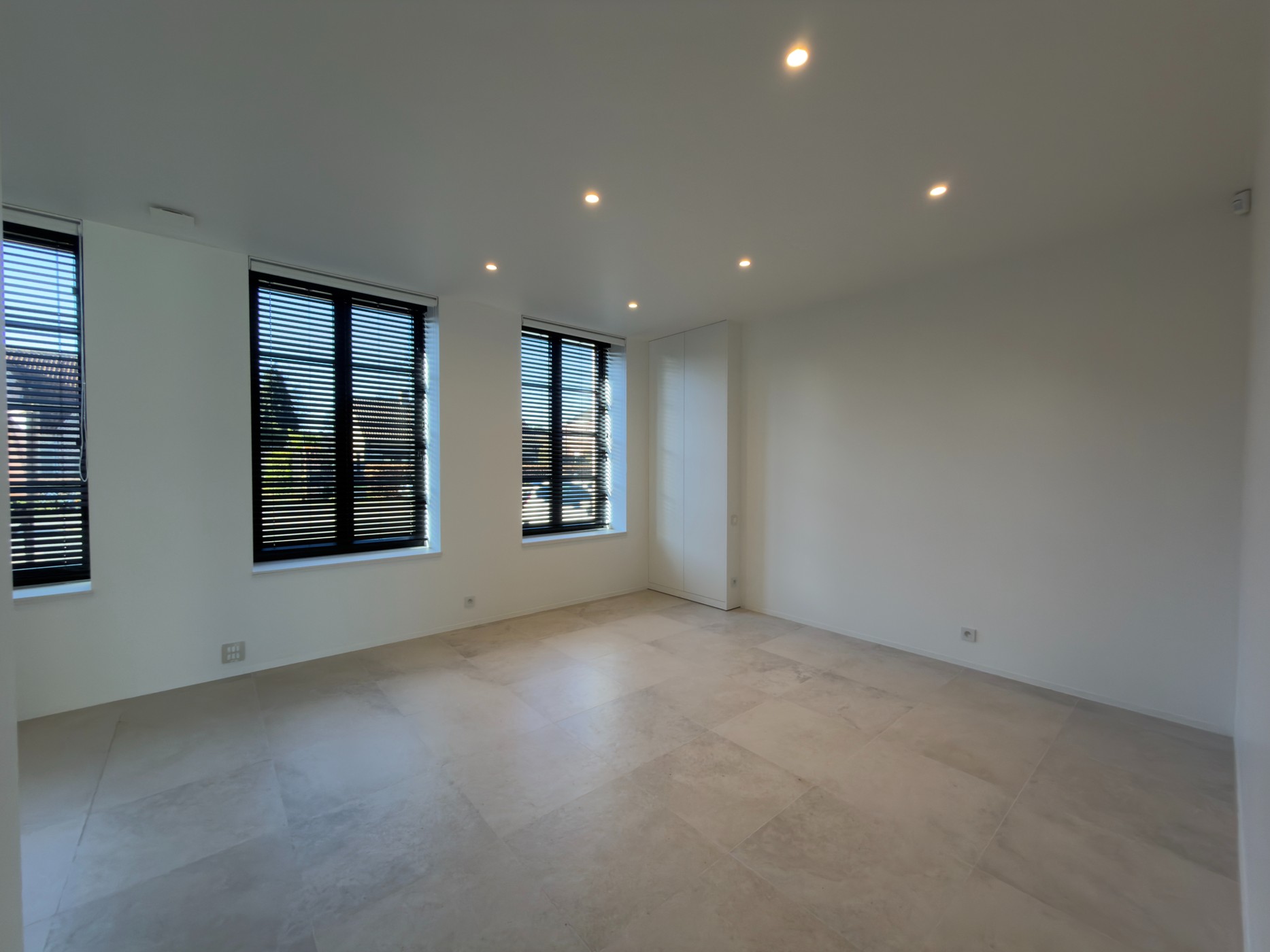 Multifunctioneel gelijkvloers van 95m² met ruim appartement te Nazareth - photo 2