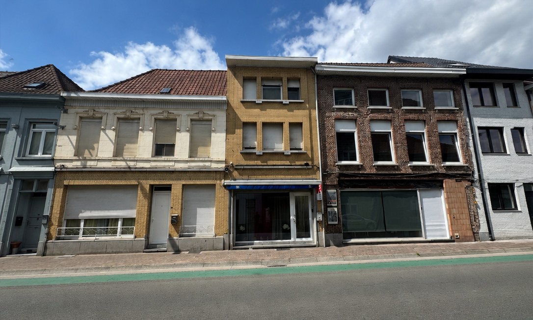Ruime woning met handelsruimte en zonnige buitenruimtes - foto 2