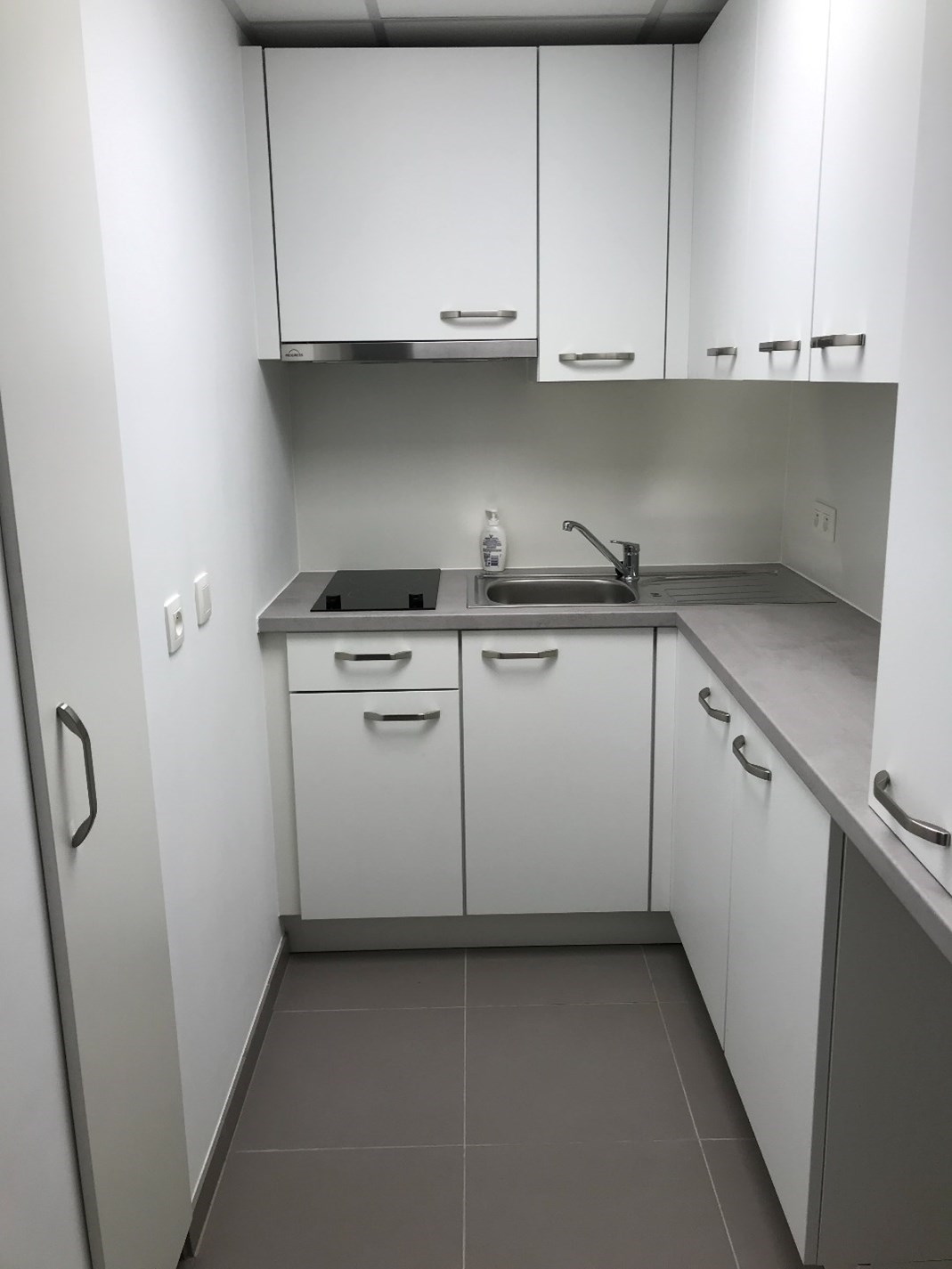 Gerenoveerde serviceflat midden het groen in Assebroek. - foto 4