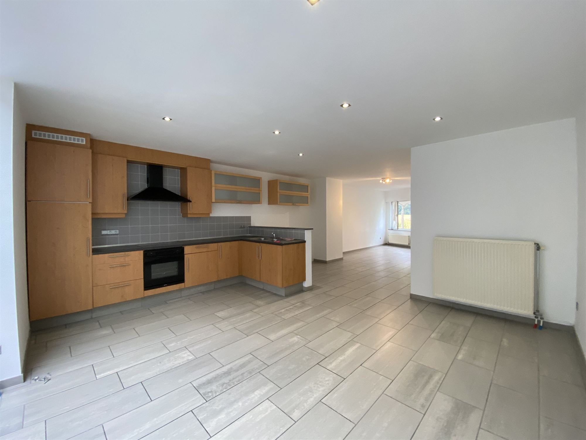 Rijwoning met garage en volwaardige 3 slaapkamers  - foto 4