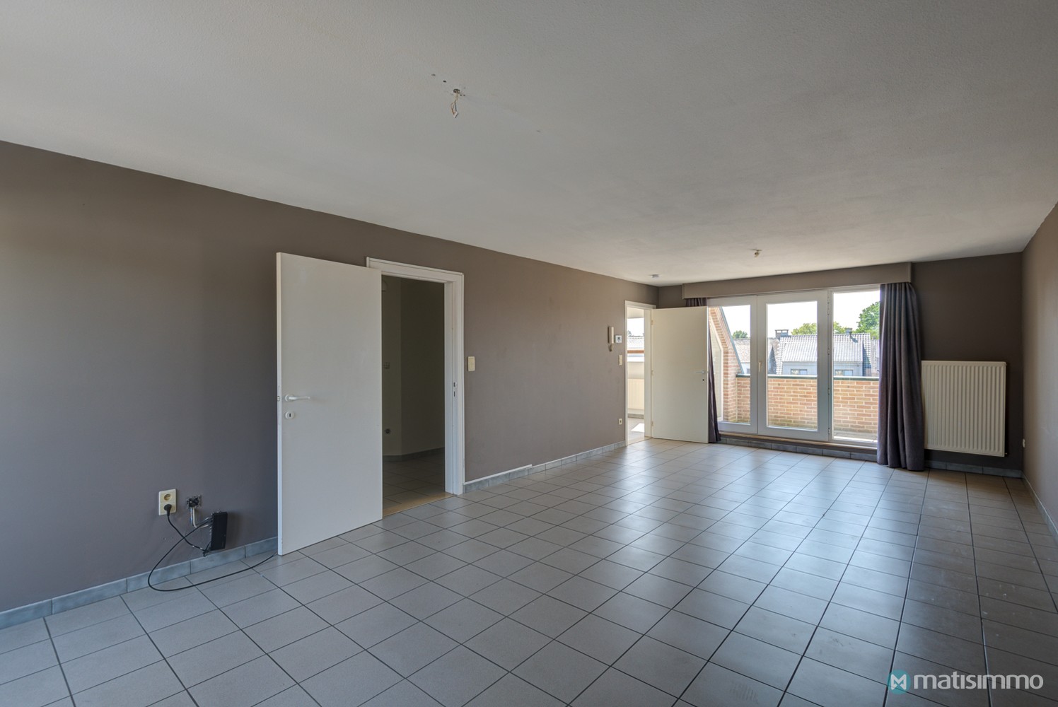 INSTAPKLAAR DUPLEX-APPARTEMENT MET 2 SLAAPKAMERS EN GARAGE NABIJ HET CENTRUM VAN BILZEN - foto 3