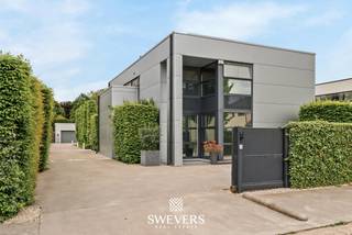 Voor meer info en foto’s, surf naar www.swevers.be – Deze stijlvolle open bebouwing in het gegeerde Bolderberg combineert luxe, comfort en rust op...
