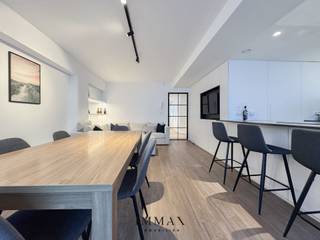 Cet appartement magnifiquement rénové bénéficie d'un emplacement de choix au cœur de Knokke, à quelques pas de la Rubensplein et de la plage. La propriété a été finie avec le souci du détail et des matériaux de haute qualité et offre une combinaison idéale de confort, d'espace et d'emplacement. L'appartement se compose d'un hall d'entrée, d'un espace de vie spacieux et lumineux avec une cuisine ouverte entièrement équipée, de trois chambres spacieuses et d'une généreuse terrasse. Cet appartement est une excellente opportunité pour ceux qui recherchent une résidence secondaire ou une résidence permanente en bord de mer.<br /><br /><span>Possibilité d'acheter un emplacement de parking/garage à proximité !</span><br />Informations urbanistiques dans l'application<br /><br />N'hésitez pas à nous contacter pour plus d'informations : tel : 050 62 44 14 ou via knokke@immax.be