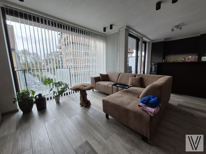 Instapklaar centraal gelegen lichtrijk 2-slaapkamerappartement te Emelgem - foto 4