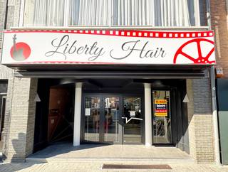 Op zoek naar een instapklare commerciële ruimte op een uitstekende ligging? Dit handelsgelijkvloers van ca. 110 m² in het centrum van Mol biedt...