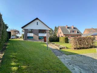 Volg hier de rondleiding: https://vm.tiktok.com/ZGd5TTJPE/Imposante 4-gevelwoning met een bruikbaar oppervlak van 290 m² in Ronse vormt een...