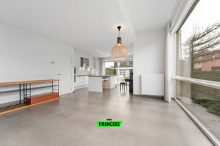Deze instapklare gezinswoning van 195 m², gelegen op een perceel van 290 m², biedt een perfecte mix van ruimte, comfort en een gunstige ligging...