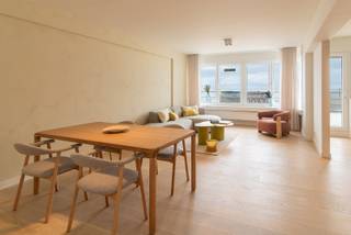 This ready-to-move-in apartment has been renovated with an eye for detail and high-quality materials, combining contemporary comfort with a...