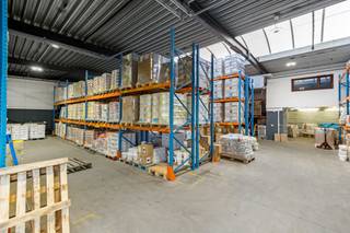 KMO-unit te huur. De huurprijs is afhankelijk van het aantal vierkante meters dat u wenst te huren. Het apart afsluitbare buitenplein van...