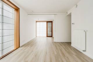 Modern en lichtrijk appartement met 2 slaapkamers en terras nabij Mechelen  Dit stijlvolle appartement is gelegen op de eerste verdieping van een...