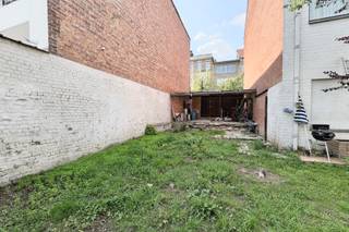 Ideaal gelegen in Jette, dichtbij het Elisabethpark en het Miroirplein, bieden we dit bouwterrein van 110 m². Er wordt een...