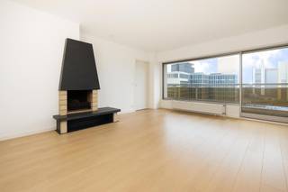 BRUSSEL, wijk Kanaal & IJzer, gelegen op de 12e verdieping biedt dit gerenoveerde appartement met 2 slaapkamers (behalve de keuken) prachtige...