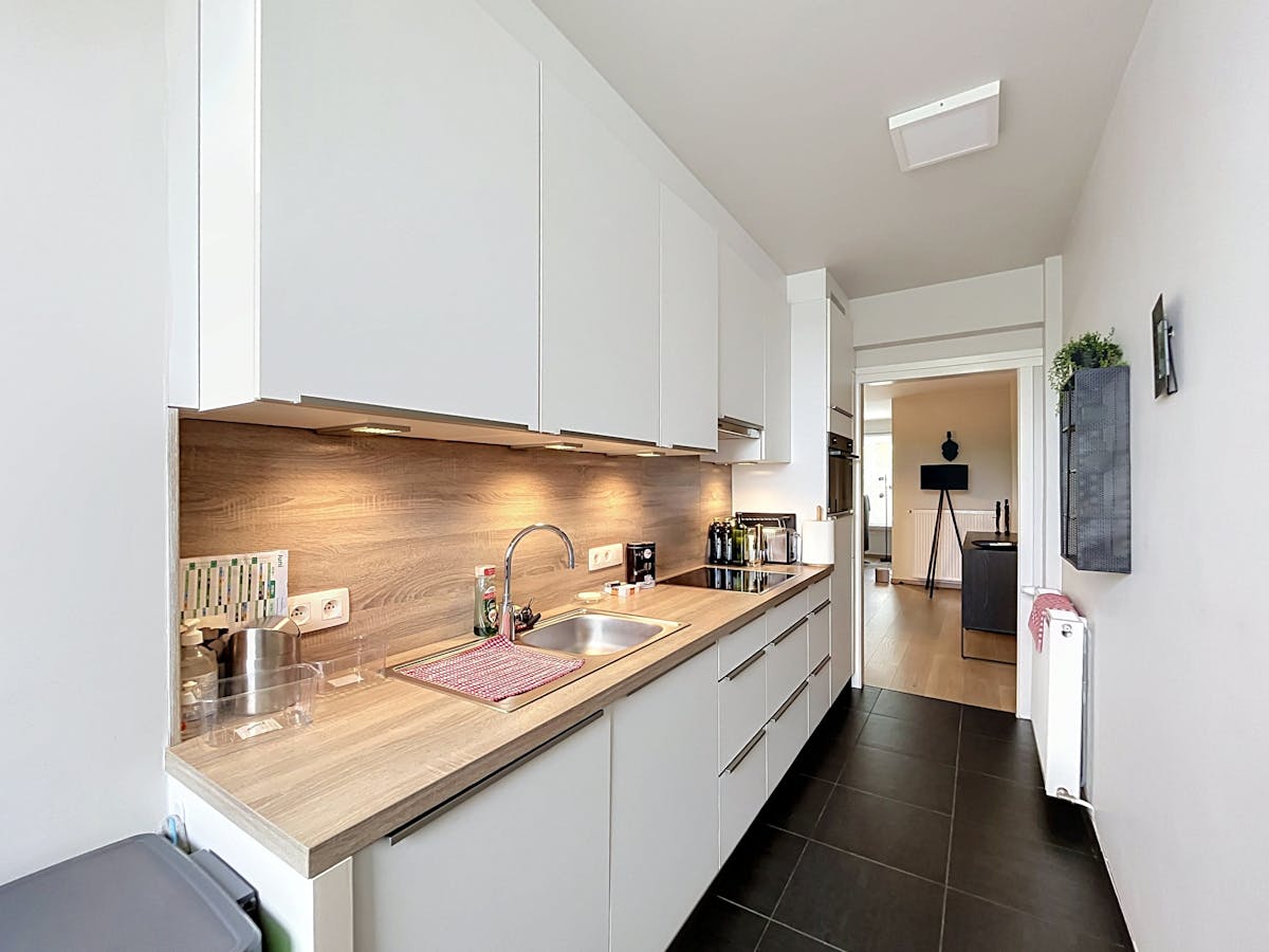 Lichtrijk appartement met 2 slaapkamers en garagebox te huur in Brugge - foto 4