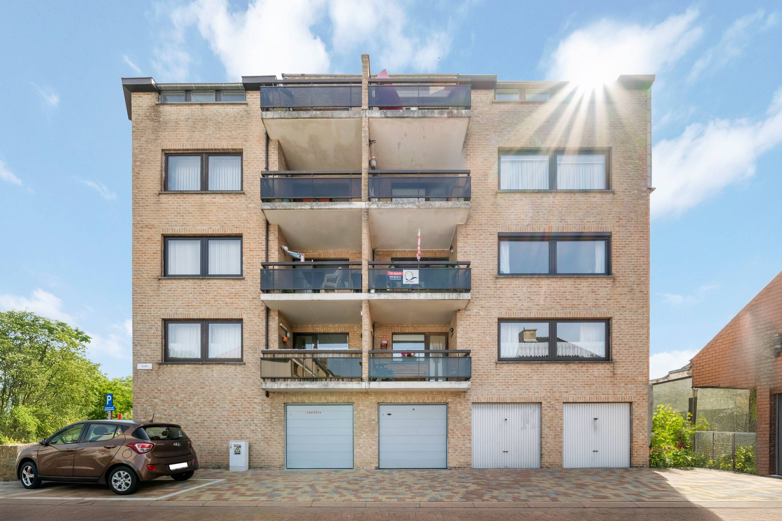 Ruim en lichtrijk 2-slaapkamerappartement nabij het Maria Hendrikapark te Oostende. - foto 5