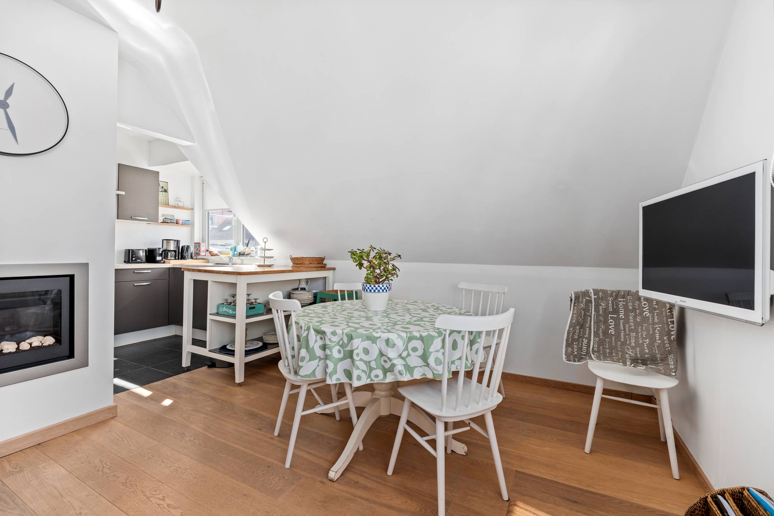 Gerenoveerd appartement in rustige villawijk - foto 4