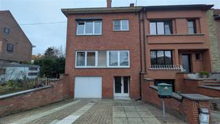 This semi-detached building is fantastically located in a residential neighborhood, close to all major roads (E314, E40) and a stone's throw from...