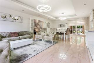 <p><span>Zeer ruime, goed onderhouden woning (269m²) met 4 slaapkamers + tuin van 10 are met ruime garage (26m²) te Beverlo.</span></p><p><span> </span></p><p><span>Belangrijkste troeven:</span></p><p><span>- Gelegen in een rustige straat</span></p><p><span>- 4 slaapkamers</span></p><p><span>- 2 badkamers</span></p><p><span>- Zeer ruime keuken en leefruimte</span></p><p><span>- Tuin met ruime garage en gezellige pergola</span></p><p><span>- Rolluiken</span></p><p><span> </span></p><p><span>Bekijk zeker ook de 3D virtuele rondleiding en de grondplannen met de afmetingen. Zo krijgt u van thuis uit al een perfect beeld van wat deze woning te bieden heeft!</span></p><p><span> </span></p><p><span>Wenst u meer info of een vrijblijvende bezichtiging, contacteer dan ons kantoor op het nummer 011 85 15 15 en wij helpen u graag verder.</span></p>