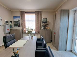 Ontdek deze goed onderhoudenwoning met ruim magazijn, gelegen op een prachtig perceel in het landelijke Terlicht, een deel van Kerksken...