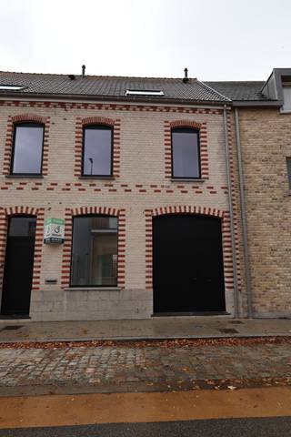 Deze 2 woningen zijn gelegen in de rustige Kouterstraat in Merkem. Een gezellig en rustig dorp met alle nodige voorzieningen nabij.De woningen werd...