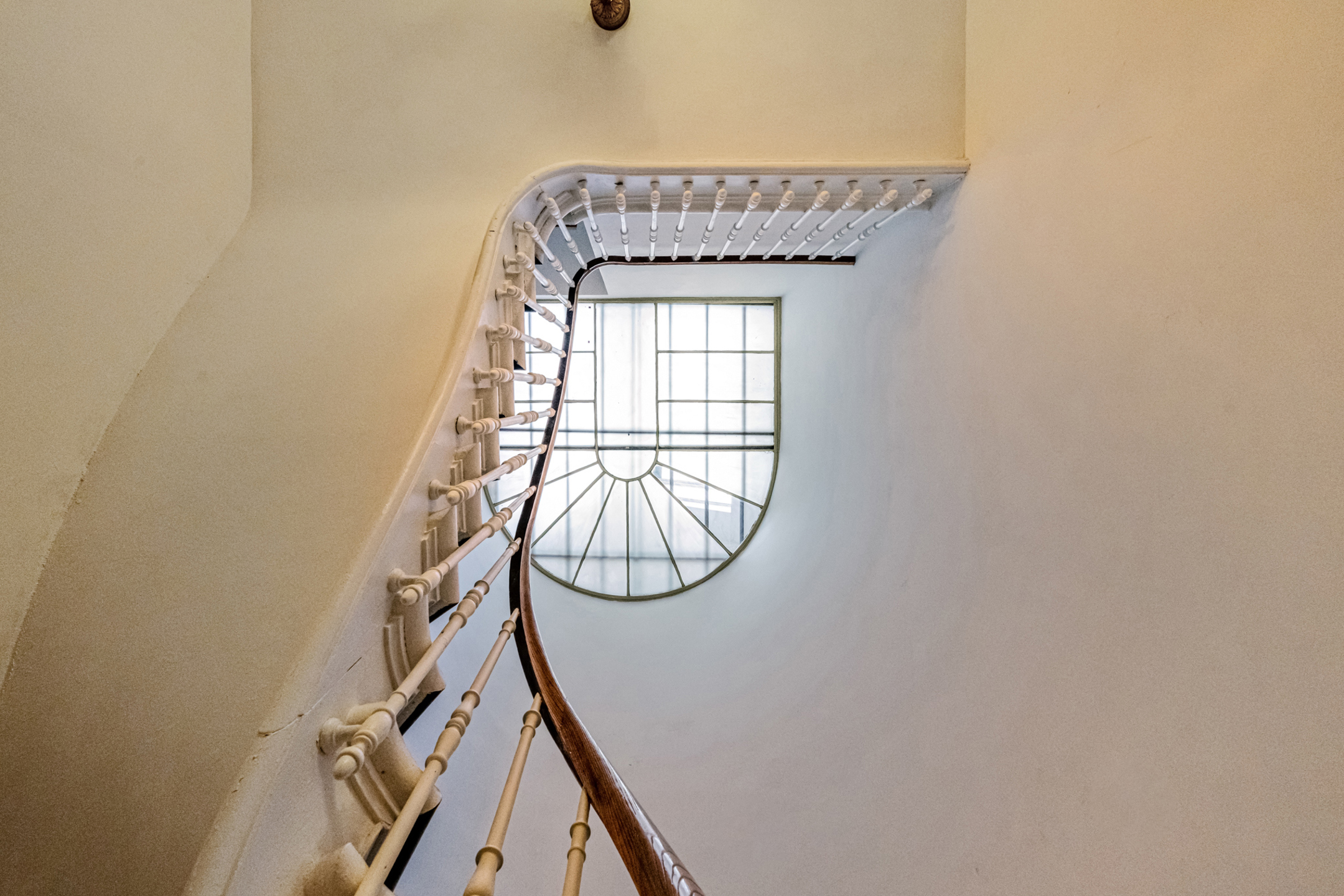 Exclusief gerenoveerd herenhuis in hartje Brussel - foto 3