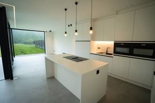 Instapklare halfopen gezinswoning<br />✔ 3 slaapkamers – waarvan 1 met dressing<br />✔ Open moderne keuken <br />✔ 1 badkamer <br />✔ 2 aparte toiletten<br />✔ Ruime tuin &amp; zonnig terras<br />✔ Mooi open uitzicht<br />✔ EPC A – energiezuinig wonen<br />Een ideale woning voor gezinnen die comfort, ruimte en rust zoeken, met alle voorzieningen in de buurt van Hasselt.<br />📍 Gelegen in het gezellige Stevoort<br />🚗 Vlotte verbinding naar Hasselt centrum en autosnelwegen<br />🌳 Rustige, kindvriendelijke omgeving