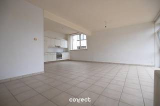 Op te frissen gelijkvloers appartement met 2 slaapkamersCentraal gelegen gelijkvloersappartement, rustig gelegen aan de achterzijde van...