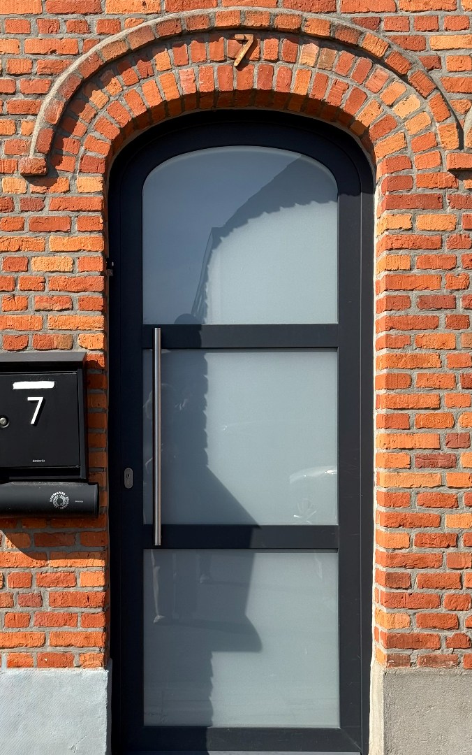 Charmante gerenoveerde instapklare woning met tuin in rustige straat nabij UZ Gent - foto 2