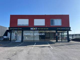 Deze showroom van ca. 110m² bevindt zich op een strategische commerciële locatie in Roeselare. Gelegen aan de drukbezochte Brugsesteenweg, geniet...