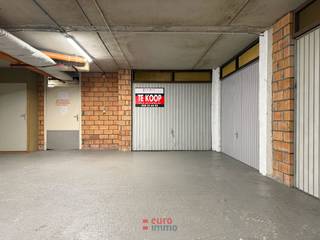 Deze garage kan u verlossen van het eindeloos zoeken naar parkeerplek. Gelegen aan de ingang van het toeristische centrum Nieuwpoort-Bad is dit...