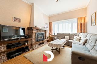 Maak kennis met deze charmante en verrassend ruime stadswoning met gezellige tuin gelegen in de gegeerde woonwijk Kristus-Koning, dichtbij...