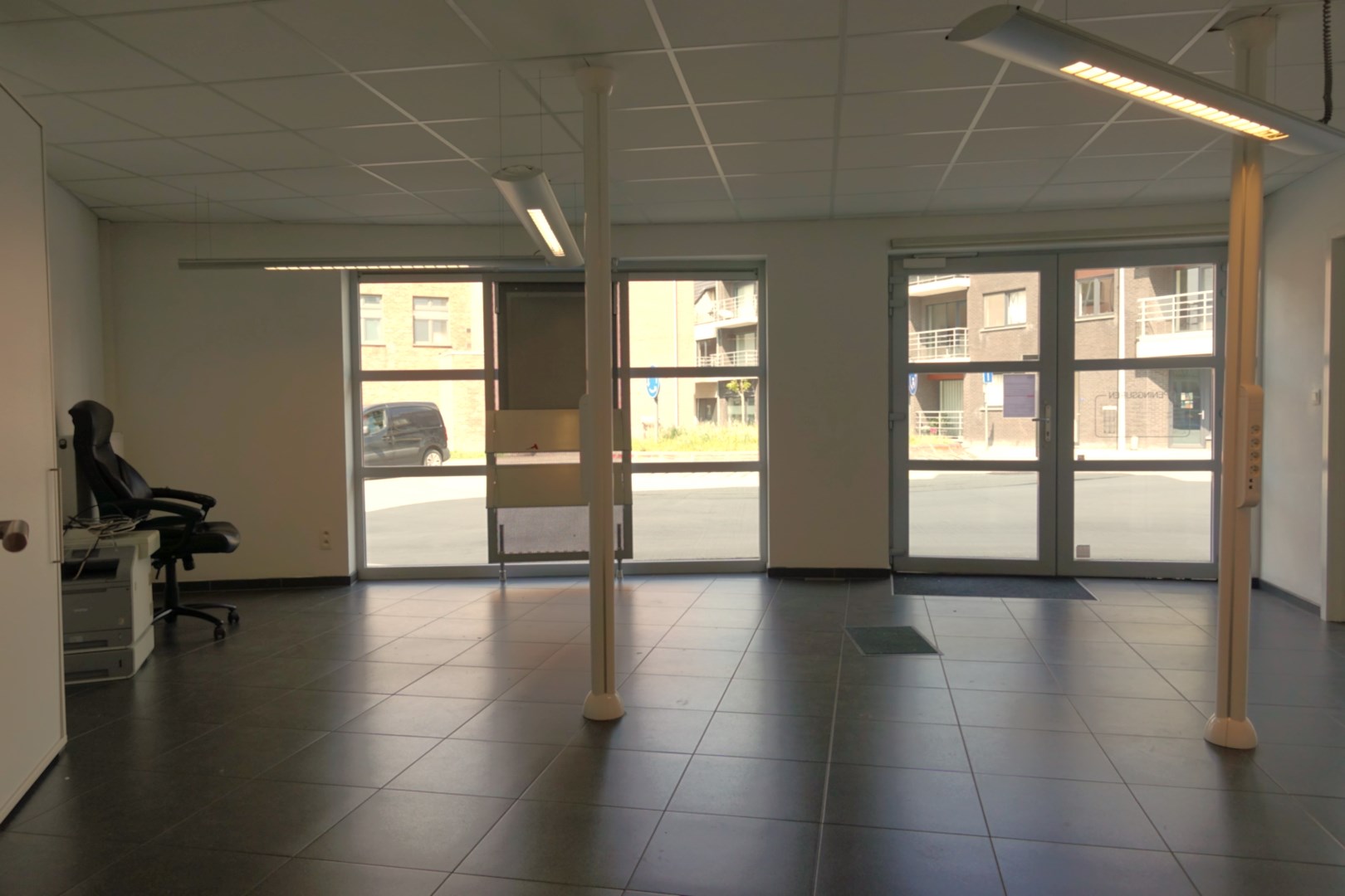 Goed gelegen handelspand op commerciële ligging te Lichtervelde - foto 3