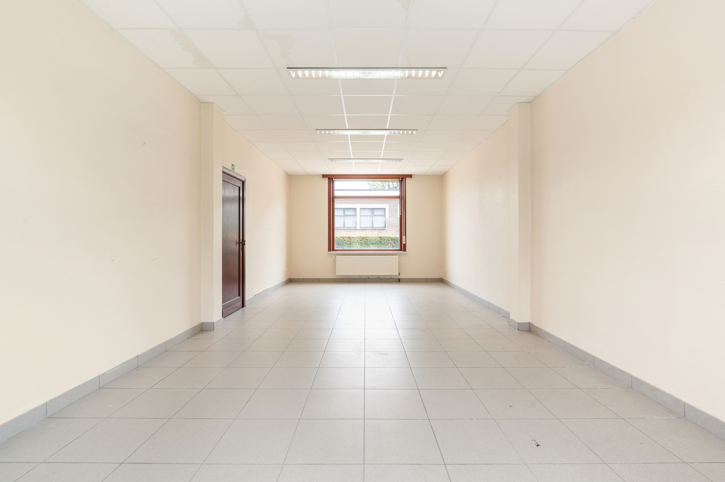 Voormalige pastorij op 520 m² met garage - foto 4