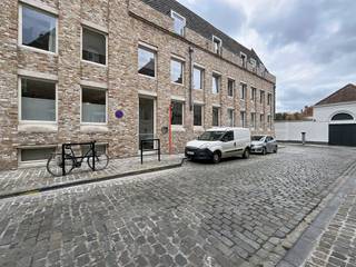 Lichtrijk en instapklaar appartement (107 m²) met terras en parking in hartje Brugge.Bent u op zoek naar een stijlvol en comfortabel appartement in...