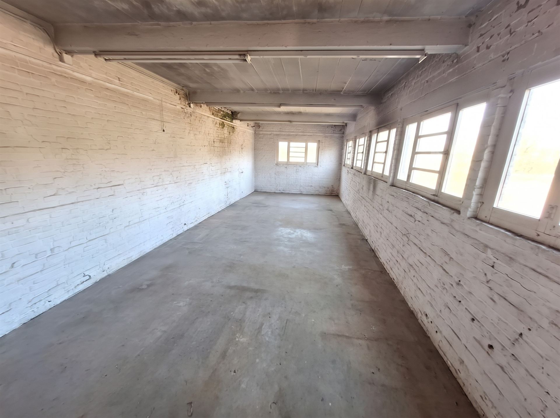 TE RENOVEREN INDUSTRIEEL PAND - foto 4